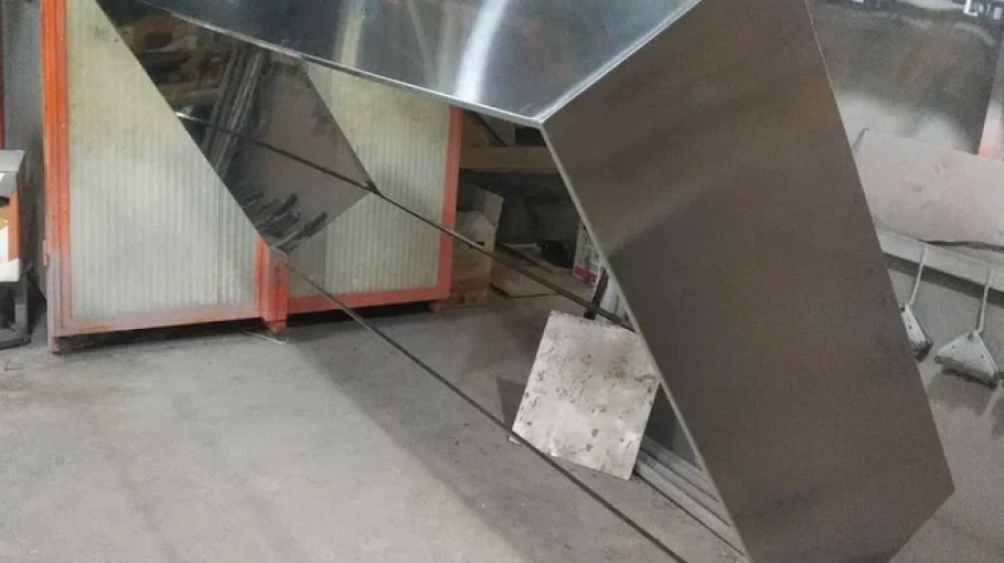 Изготовление мебели из нержавеющей стали на заказ