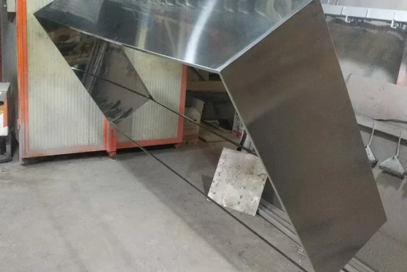 Металлическая стойка для рекламы: виды и преимущества использования