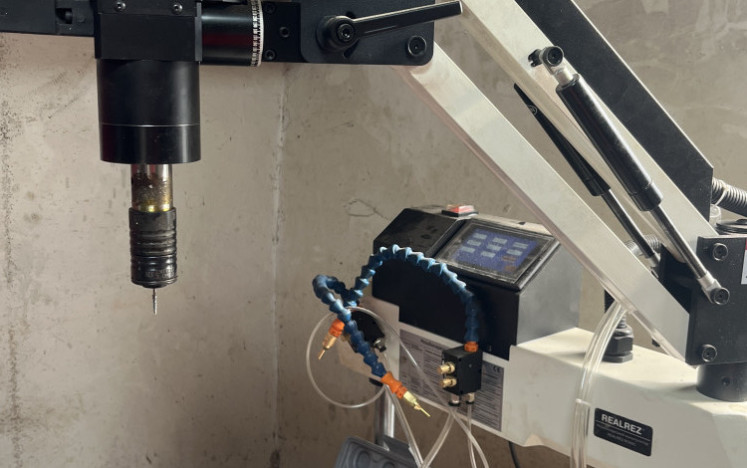 Резьбонарезной манипулятор