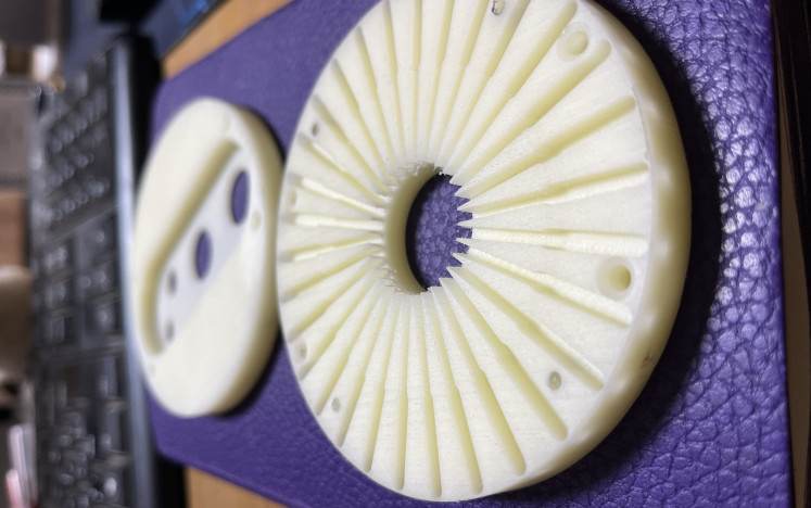 Фрезерный станок с ЧПУ для фрезеровки инженерных пластиков