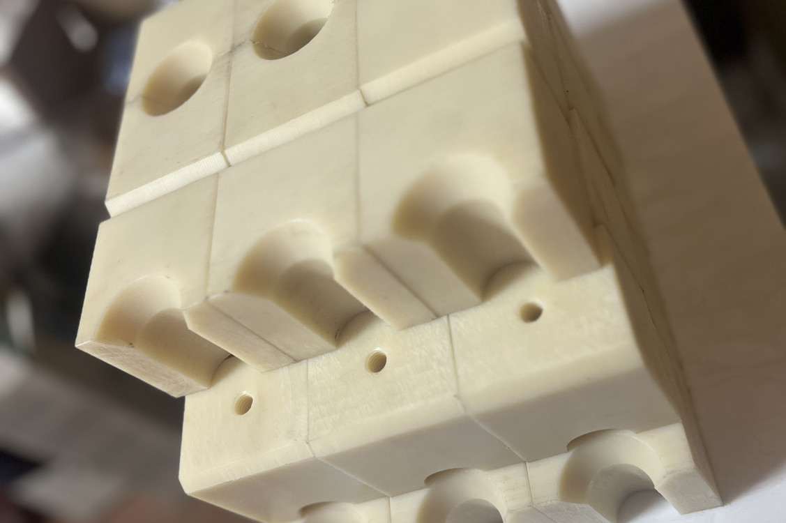 Обработка капролона - высокоточное изготовление деталей для машиностроения